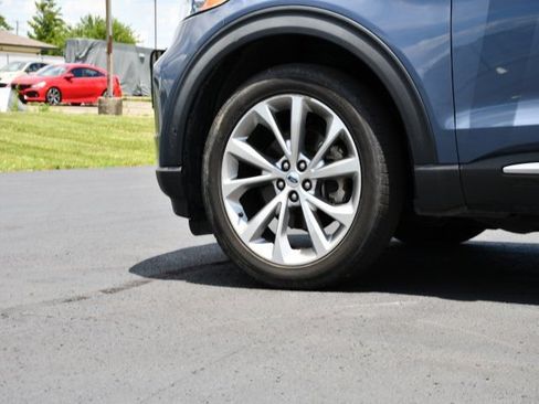 Used 2021 Ford Explorer Platinum w/ Equipment Group 601A AWD/4WD image 12