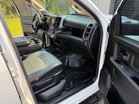 Used 2020 RAM 3500 Tradesman w/ Chrome Appearance Group AWD/4WD image 16