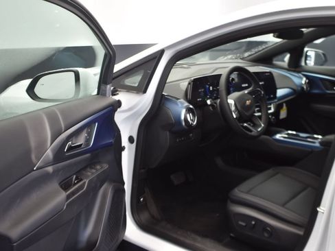 New 2025 Chevrolet Equinox EV LT FWD image 11
