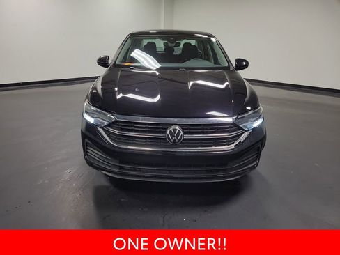 Used 2024 Volkswagen Jetta SE FWD image 3