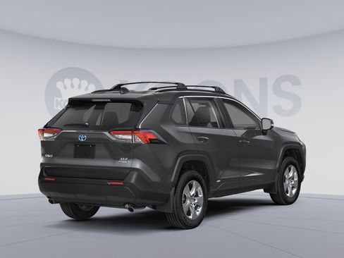 Used 2025 Toyota RAV4 XLE AWD/4WD image 2
