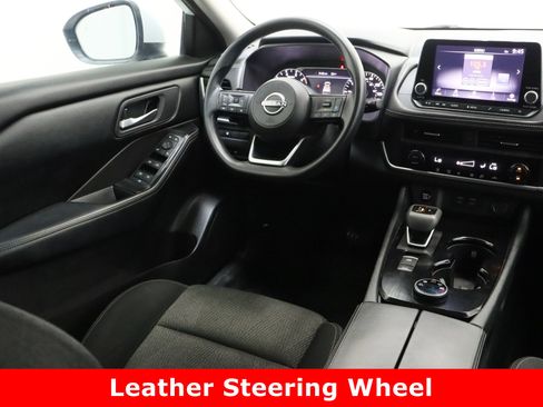 Used 2024 Nissan Rogue SV image 31