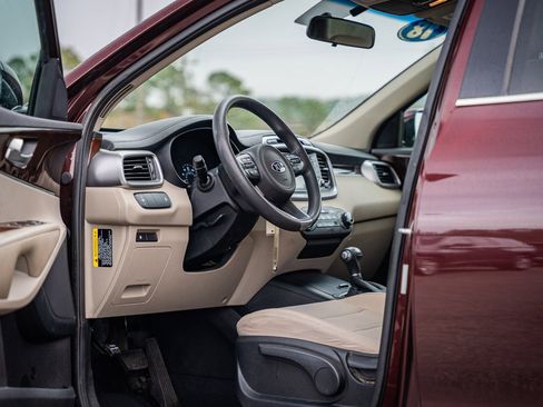 Used 2018 Kia Sorento LX image 17