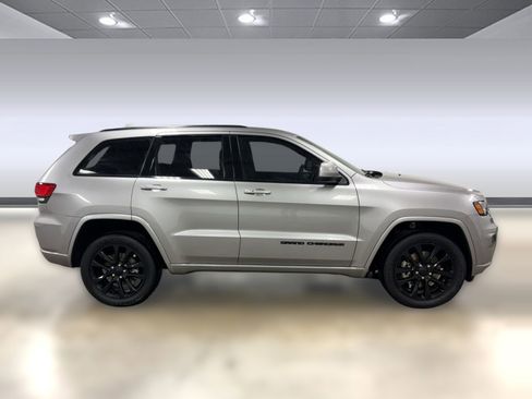Used 2021 Jeep Grand Cherokee Laredo X image 8