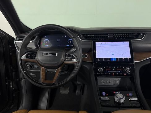 Used 2024 Jeep Grand Cherokee L Summit w/ Luxury Tech Group V AWD/4WD image 15