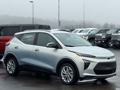 Used 2023 Chevrolet Bolt EUV LT w/ Comfort Package image 36