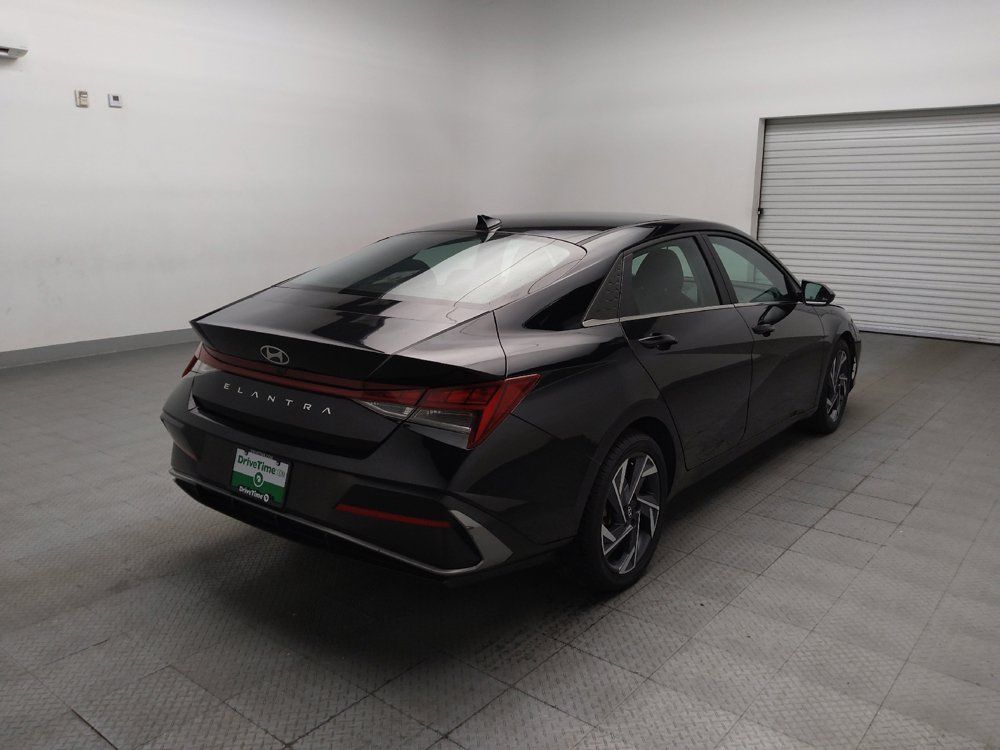 Used 2025 Hyundai Elantra SEL FWD image 9