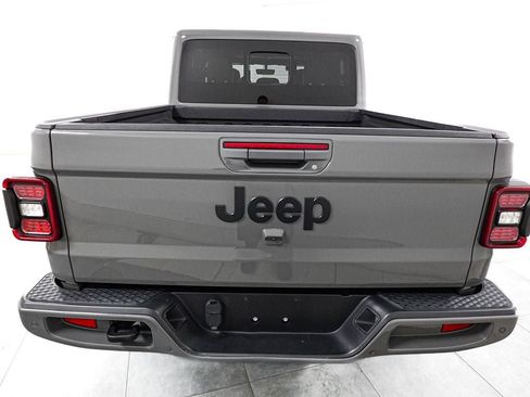 Used 2023 Jeep Gladiator Overland AWD/4WD image 6