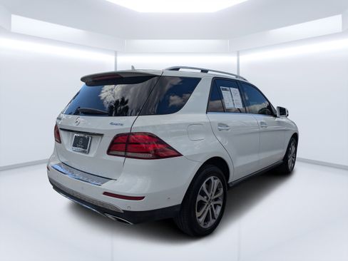 Used 2019 Mercedes-Benz GLE 400 4MATIC image 3