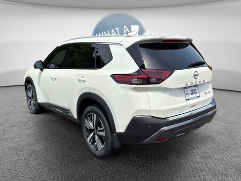 Used 2023 Nissan Rogue SL w/ SL Premium Package image 6