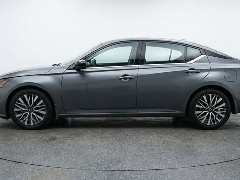 Used 2025 Nissan Altima 2.5 SV FWD image 5