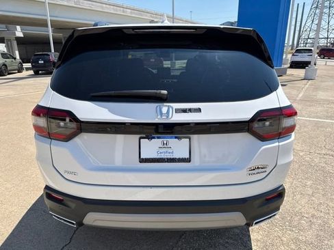 Used 2025 Honda Pilot Touring image 3