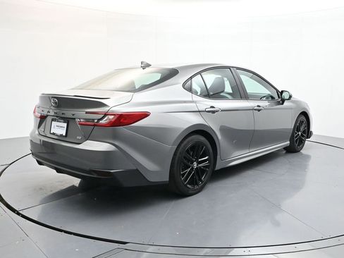 Used 2025 Toyota Camry SE image 8