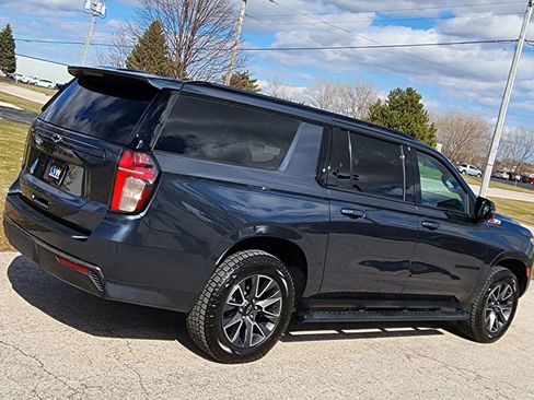 Used 2021 Chevrolet Suburban Z71 w/ Luxury Package image 10