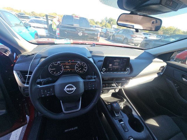 Certified 2026 Nissan Rogue SV FWD image 4