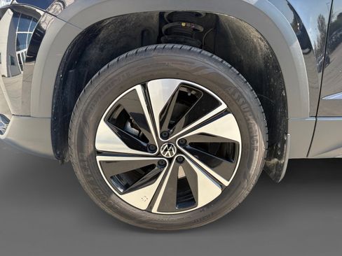 Used 2024 Volkswagen Taos SE image 19