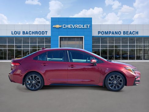 Used 2024 Toyota Corolla SE FWD image 2