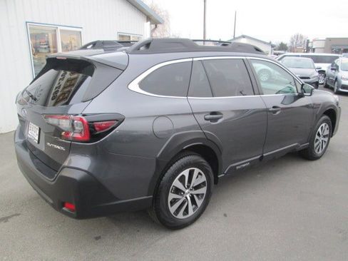 Used 2025 Subaru Outback Premium image 6