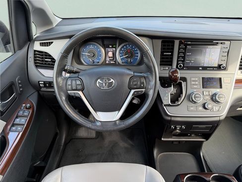 Used 2020 Toyota Sienna Limited Premium image 21