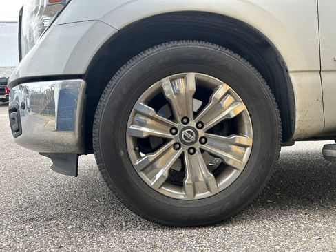 Used 2019 Nissan Titan SV w/ SV Convenience Package RWD image 7