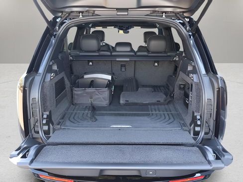 New 2026 Land Rover Range Rover Long Wheelbase SE image 16