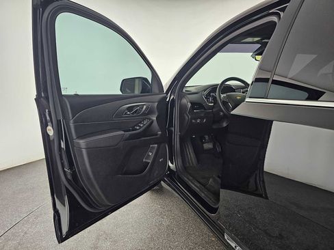 Used 2023 Chevrolet Traverse Premier image 21