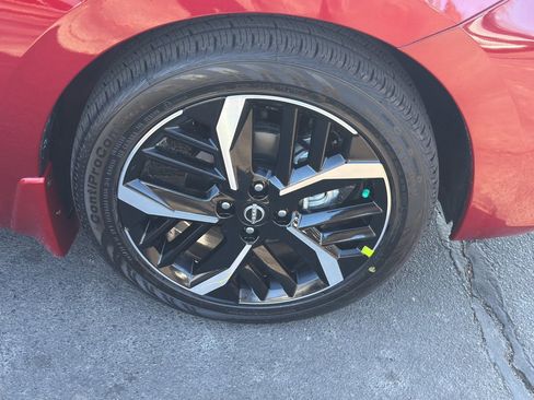 New 2025 Nissan Versa SR w/ Trunk Package image 9