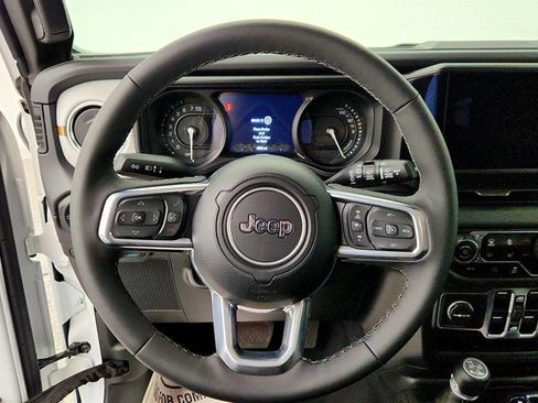 Used 2025 Jeep Wrangler Unlimited Sahara w/ Safety Group image 13