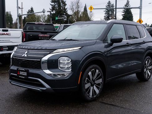 New 2026 Mitsubishi Outlander SEL image 3