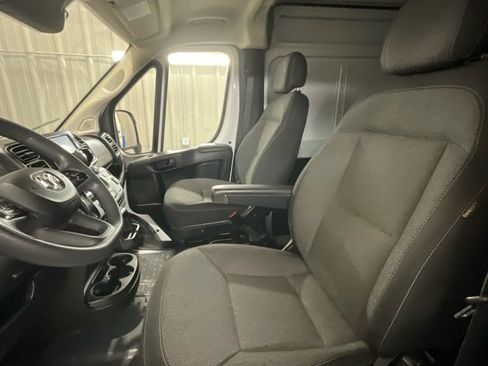 Used 2024 RAM ProMaster 2500 w/ Convenience Group image 10