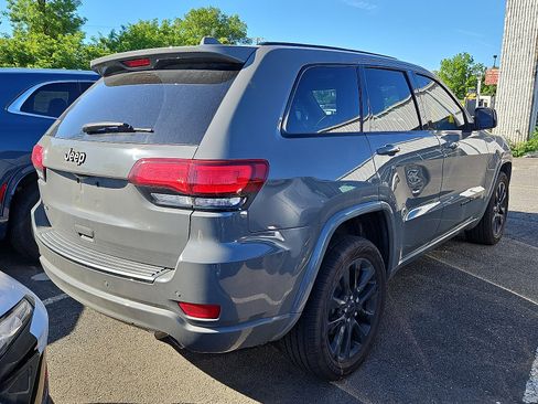 Used 2019 Jeep Grand Cherokee Altitude AWD/4WD image 9