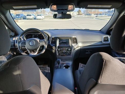 Used 2020 Jeep Grand Cherokee Laredo image 21