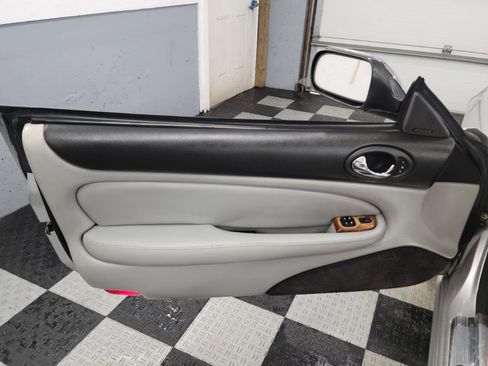 Used 2005 Jaguar XK8 Convertible RWD image 23