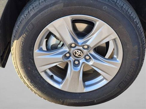 Used 2025 Toyota RAV4 LE AWD/4WD image 16