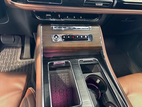 Used 2025 Lincoln Aviator Reserve w/ Equipment Group 201A AWD/4WD image 13