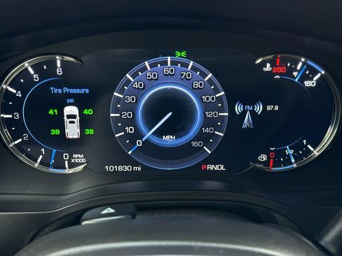 Used 2018 Cadillac Escalade Luxury AWD/4WD image 22