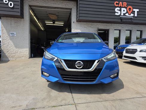 Used 2021 Nissan Versa SR image 2
