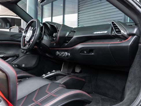 Used 2017 Ferrari 488 GTB RWD image 39