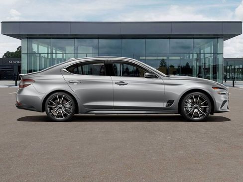 Used 2025 Genesis G70 2.5T image 4