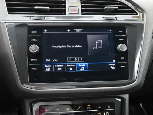 Used 2023 Volkswagen Tiguan SE image 17