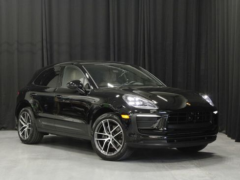 Certified 2025 Porsche Macan AWD/4WD image 7