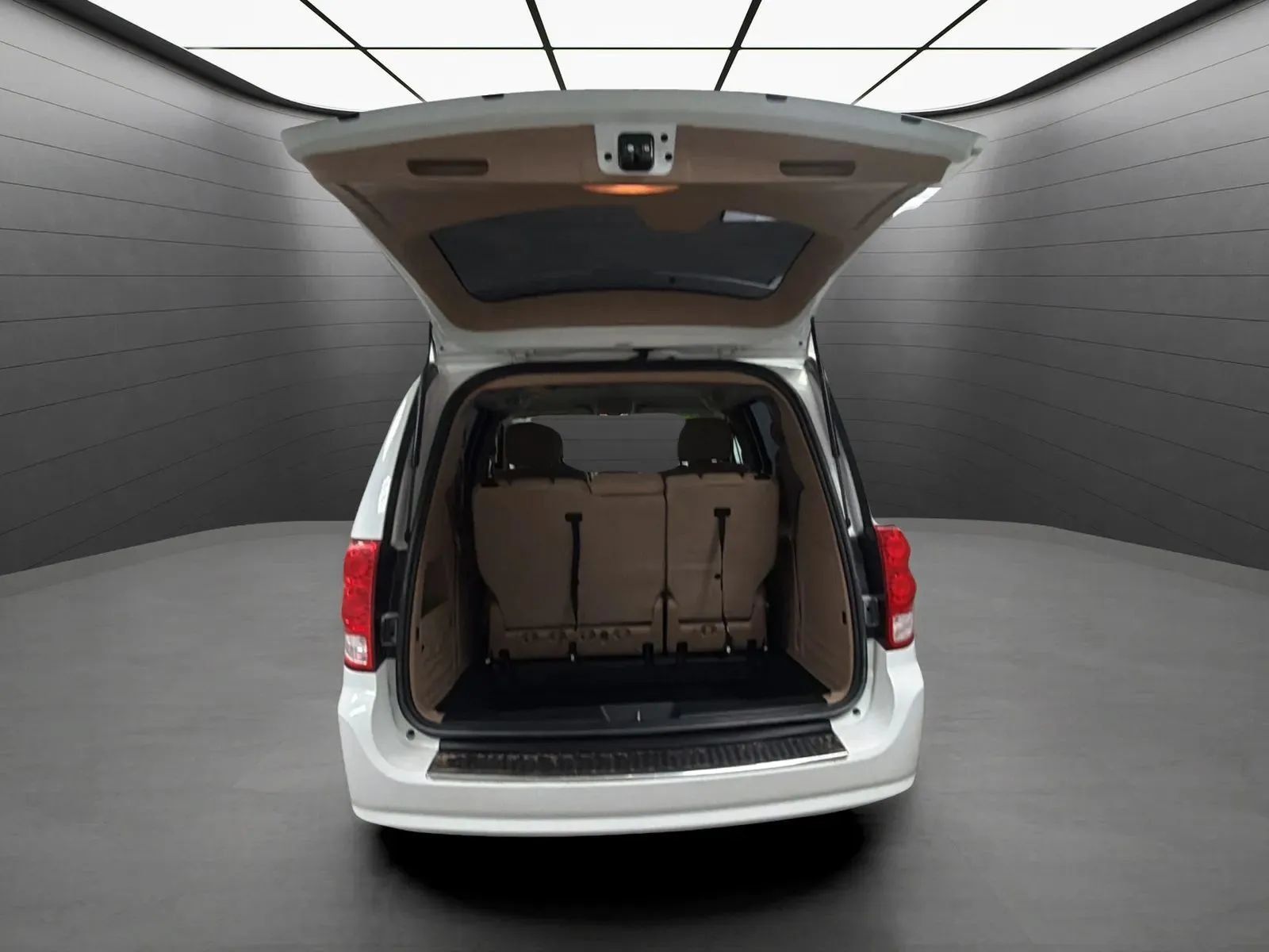 Used 2015 Dodge Grand Caravan American Value Package w/ UConnect Hands-Free Group FWD image 18