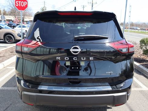 Certified 2025 Nissan Rogue SV AWD/4WD image 6
