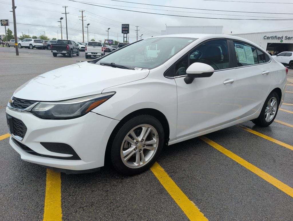 Used 2018 Chevrolet Cruze LT FWD image 3