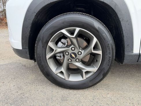 Used 2025 Chevrolet Trax LT w/ LT Convenience Package image 28