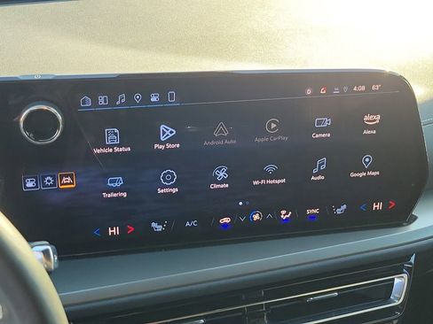 Used 2025 Chevrolet Traverse LT image 25