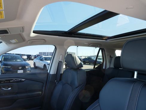 Used 2025 Honda Pilot Touring image 29