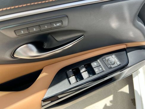Used 2025 Lexus ES 350 w/ Premium Package FWD image 11