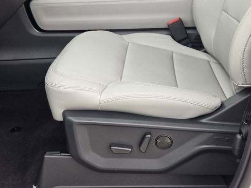 New 2026 Ford Expedition Active image 22