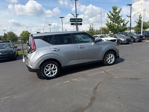 Used 2025 Kia Soul LX w/ LX Technology Package FWD image 7